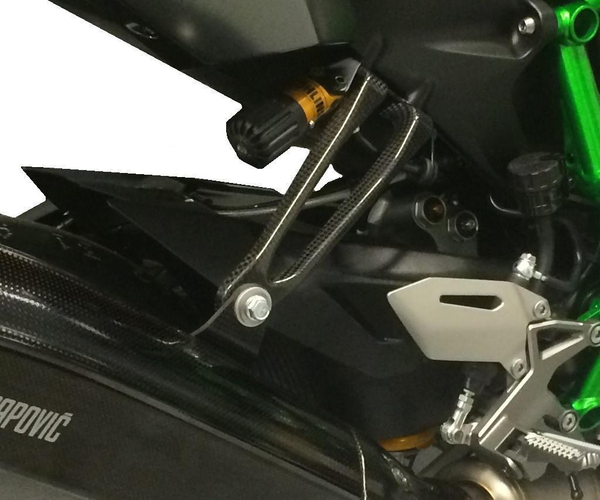 Auspuffhalterung für Öhlins-Dämpfer