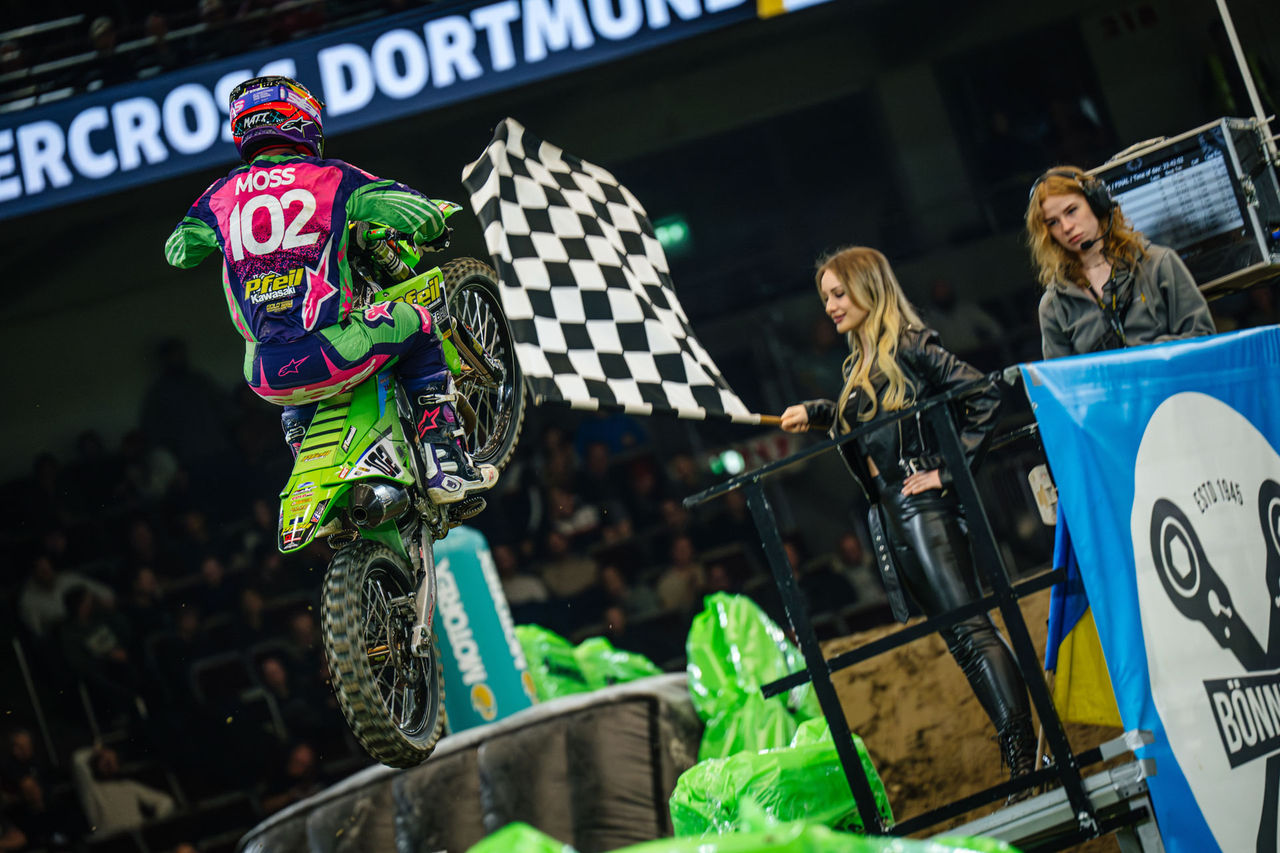 Dortmund , 090126 , 41. ADAC Supercross , Westfalenhallen Dortmund

Im Bild: 102 Matt Moss (Australien / Kawasaki / Kawasaki Motul Pfeil) in der SX1

Foto: Steve Bauerschmidt