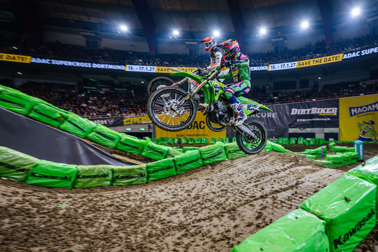 Dortmund , 090126 , 41. ADAC Supercross , Westfalenhallen Dortmund

Im Bild: 7 Maximilian Spies (Deutschland / KTM / Becker Racing) und 102 Matt Moss (Australien / Kawasaki / Kawasaki Motul Pfeil) in der SX1

Foto: Steve Bauerschmidt